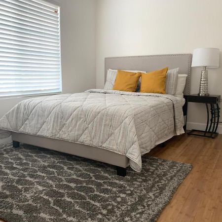 Gated Contemporary 3 Bedroom - 2 Bathroom Home In South La Plus Parking Los Angeles Exterior photo
