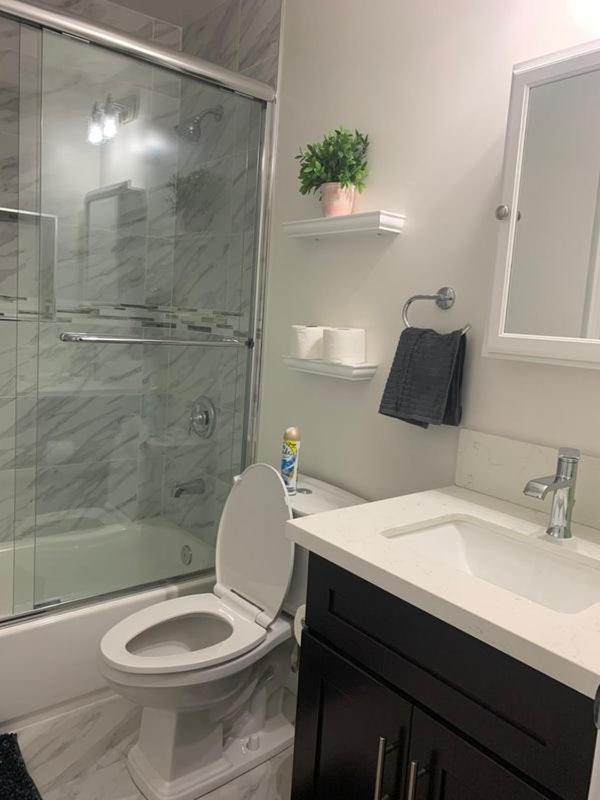Gated Contemporary 3 Bedroom - 2 Bathroom Home In South La Plus Parking Los Angeles Exterior photo