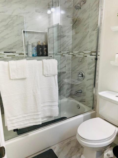 Gated Contemporary 3 Bedroom - 2 Bathroom Home In South La Plus Parking Los Angeles Exterior photo