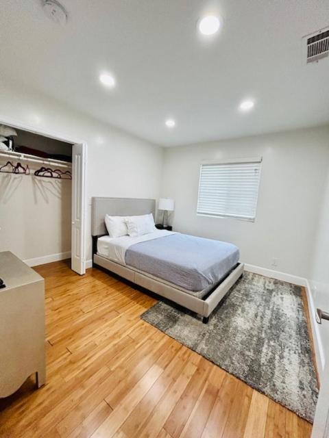Gated Contemporary 3 Bedroom - 2 Bathroom Home In South La Plus Parking Los Angeles Exterior photo
