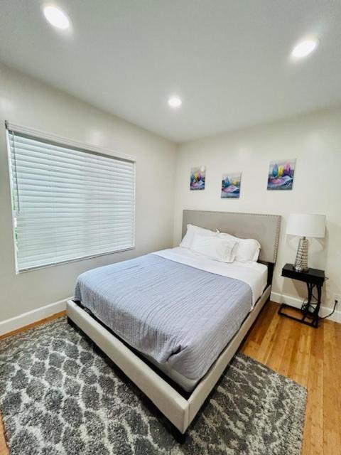 Gated Contemporary 3 Bedroom - 2 Bathroom Home In South La Plus Parking Los Angeles Exterior photo